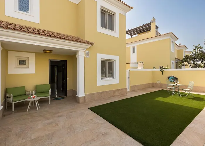 Home2book Luxury Pool & Terrace, * كوراليهو