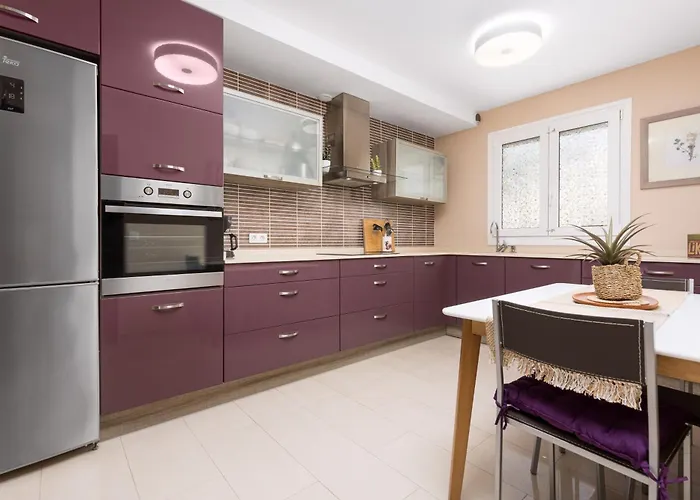 Home2book Luxury Pool & Terrace, فيلة