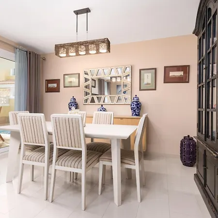 Home2book Luxury Pool & Terrace, فيلة كوراليهو