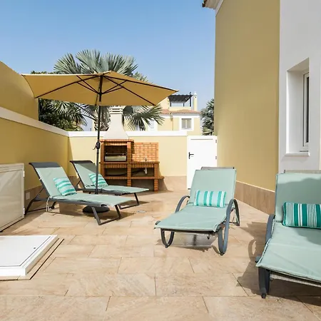 Home2book Luxury Pool & Terrace, فيلة